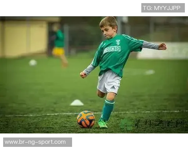 足球的真相与误解探讨从圆形到多维空间的思考之旅